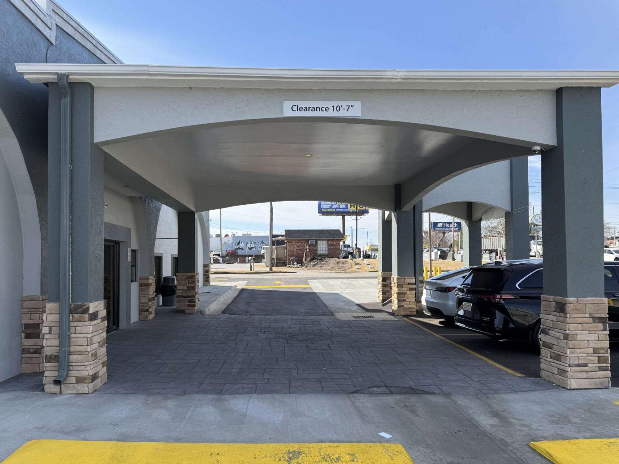 Clarion Pointe Hotel Decatur Exterior photo