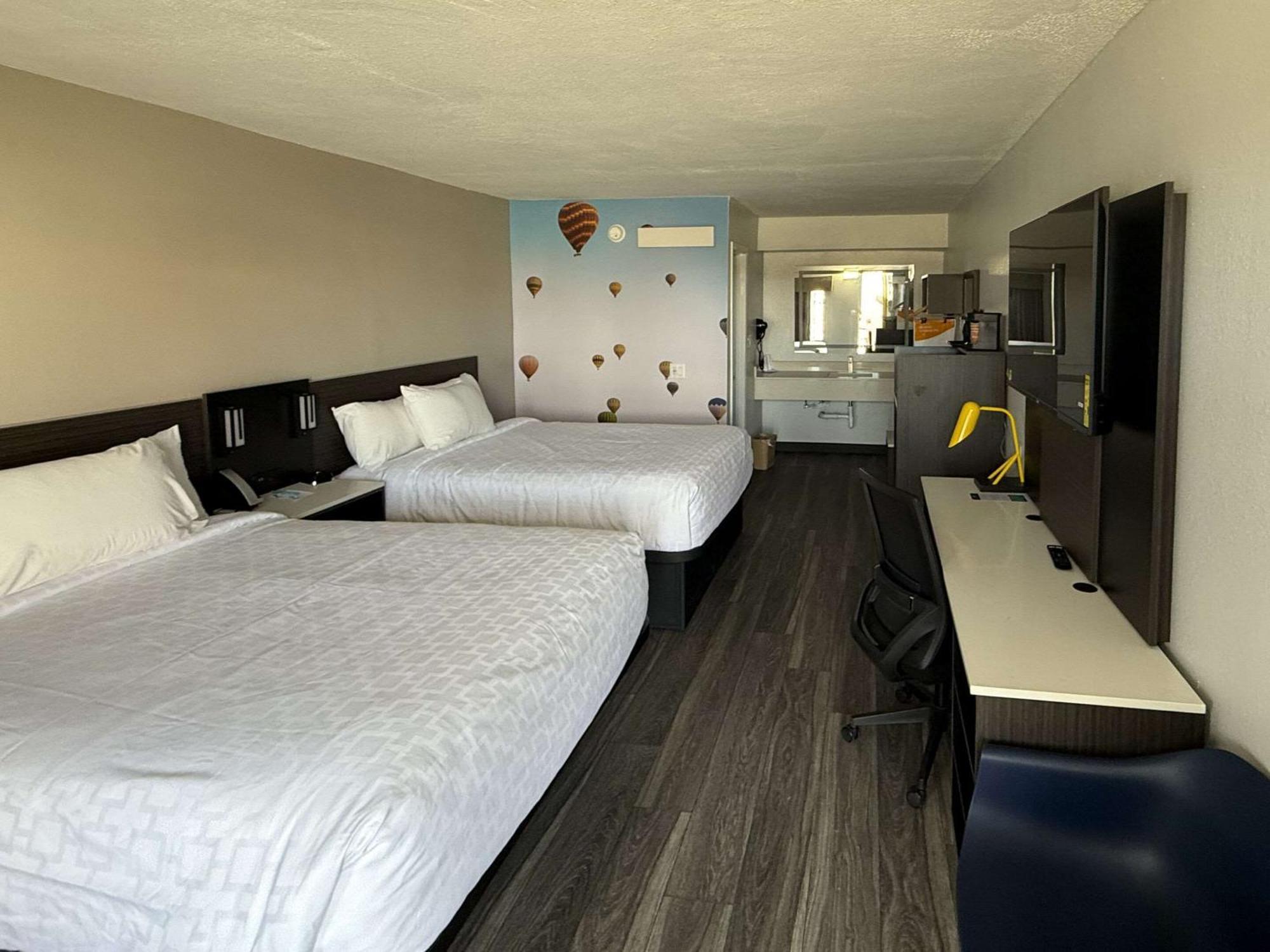 Clarion Pointe Hotel Decatur Exterior photo