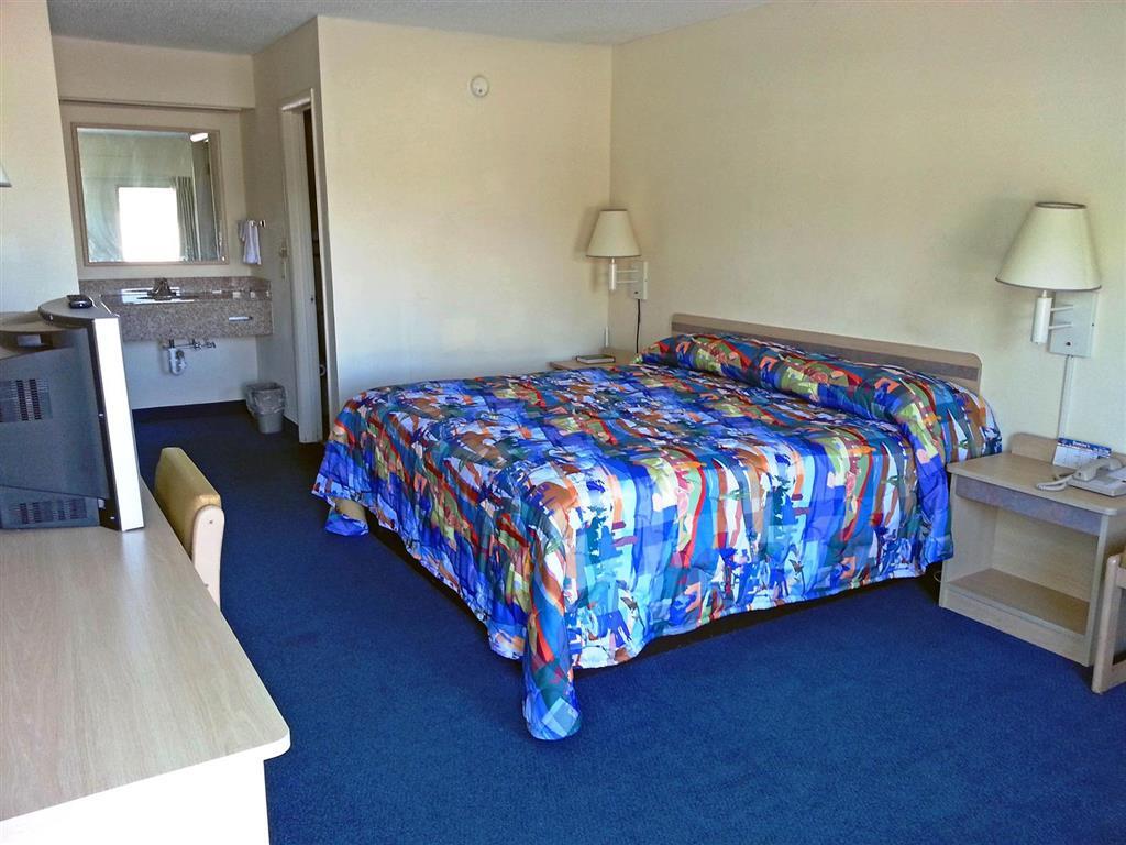 Clarion Pointe Hotel Decatur Room photo