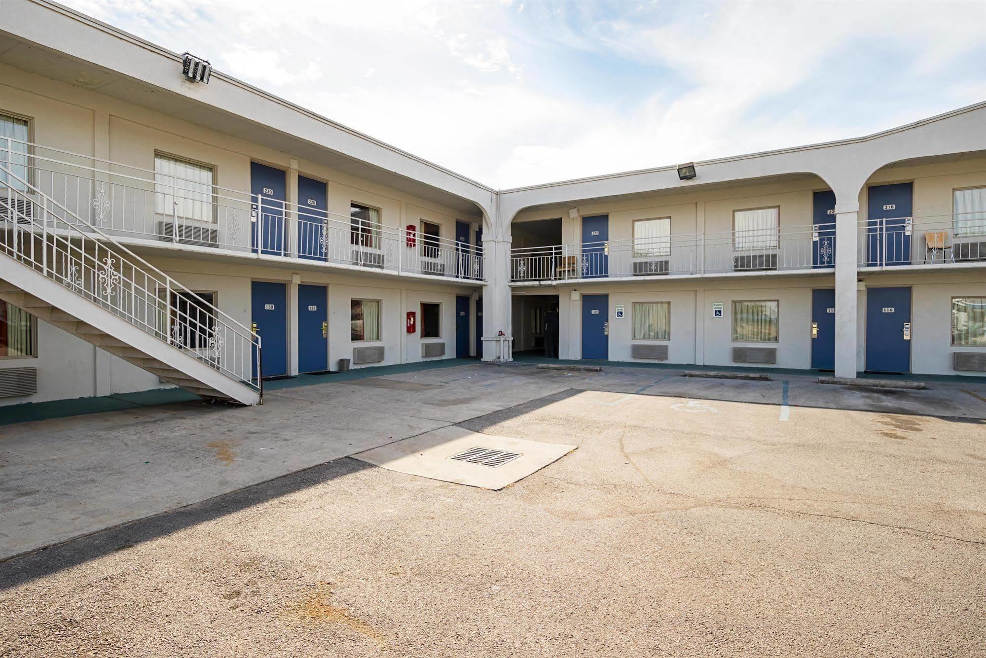 River City Hotel Decatur Exterior photo