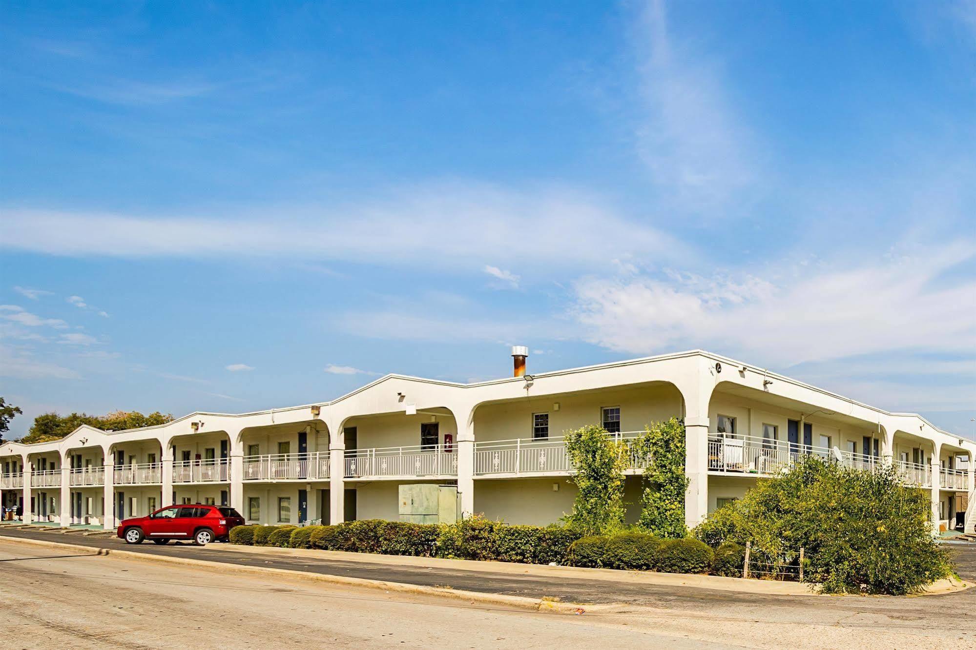 River City Hotel Decatur Exterior photo