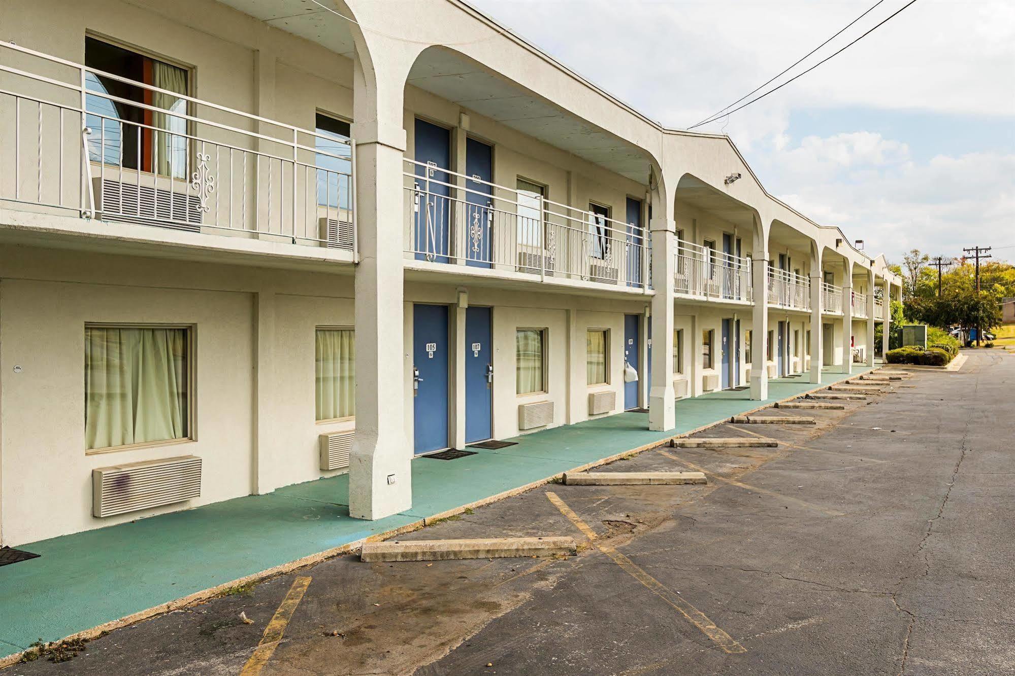 River City Hotel Decatur Exterior photo